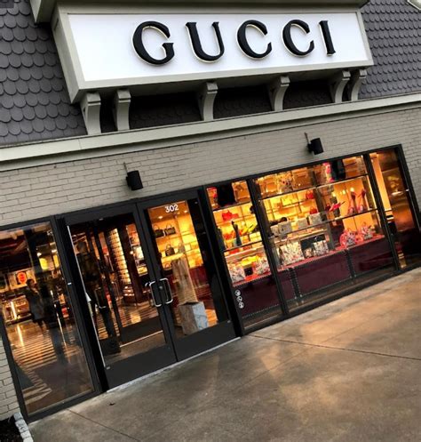 is there a Gucci outlet